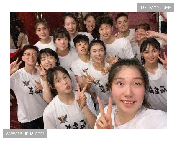 河北女篮啦啦队社媒晒舞蹈视频 饺子吃完热情满满准备为比赛加油